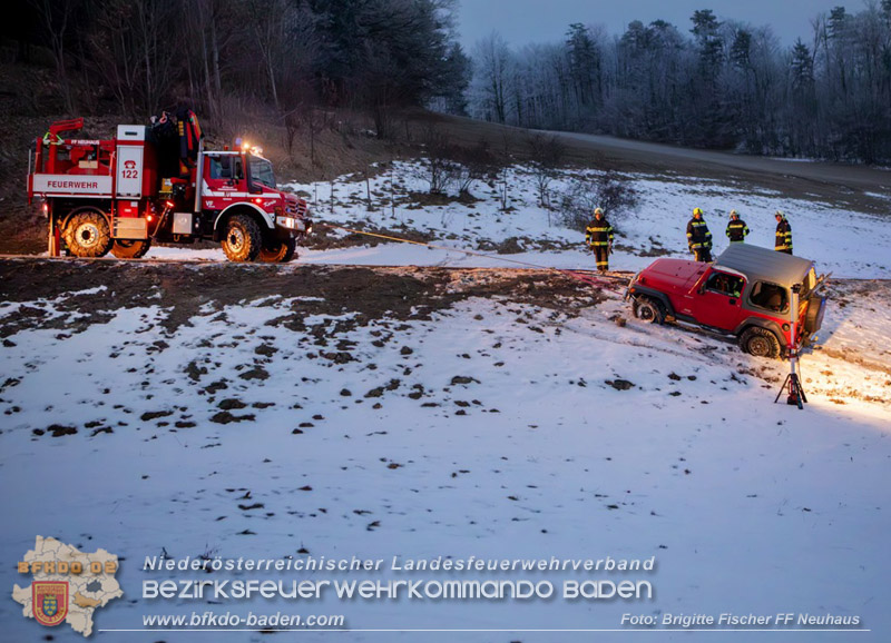 20260122_ahrzeugüberschlag auf der L4004 bei Schwarzensee Foto: BM Brigitte Fischer FF Neuhaus 20260122_ahrzeugüberschlag auf der L4004 bei Schwarzensee Foto: BM Brigitte Fischer FF Neuhaus