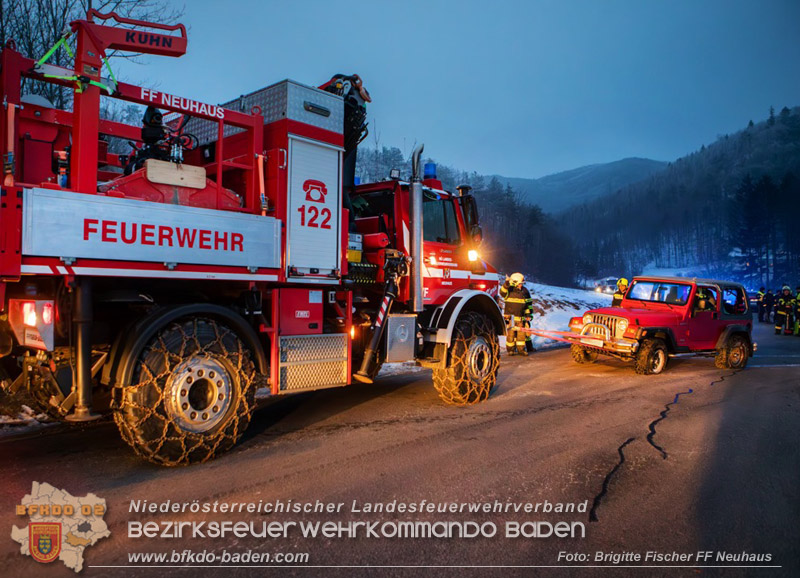 20260122_ahrzeugüberschlag auf der L4004 bei Schwarzensee Foto: BM Brigitte Fischer FF Neuhaus 20260122_ahrzeugüberschlag auf der L4004 bei Schwarzensee Foto: BM Brigitte Fischer FF Neuhaus