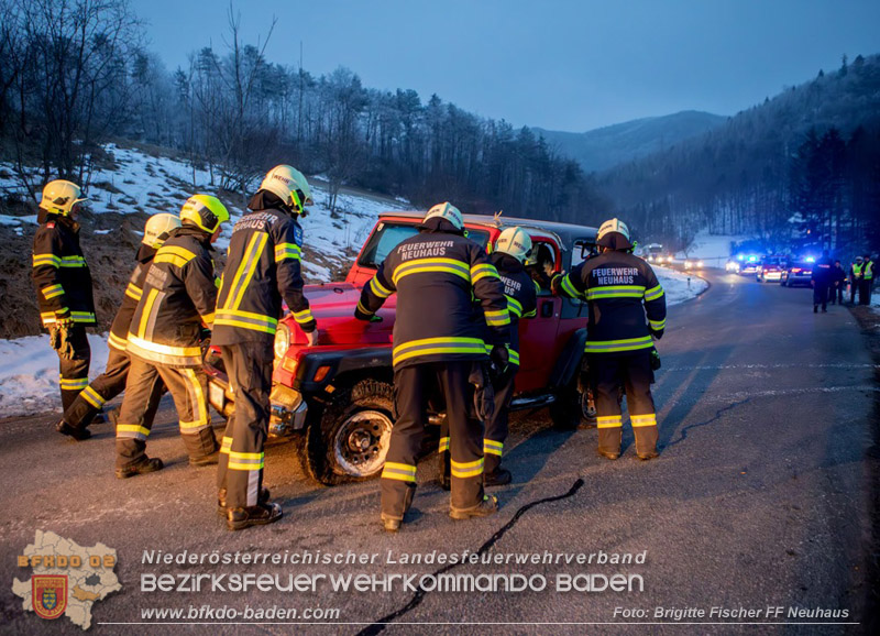20260122_ahrzeug&uuml;berschlag auf der L4004 bei Schwarzensee   Foto: BM Brigitte Fischer FF Neuhaus