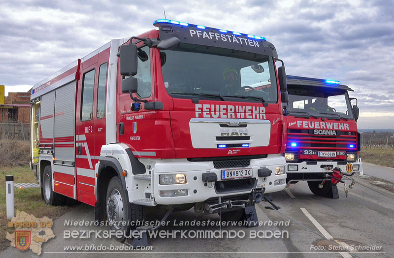 20260211_Sattelzug blockiert L4010 bei missgl�cktem Wendeman�ver in Pfaffst�tten Ein�dstra�e Foto: Stefan Schneider BFKDO BADEN