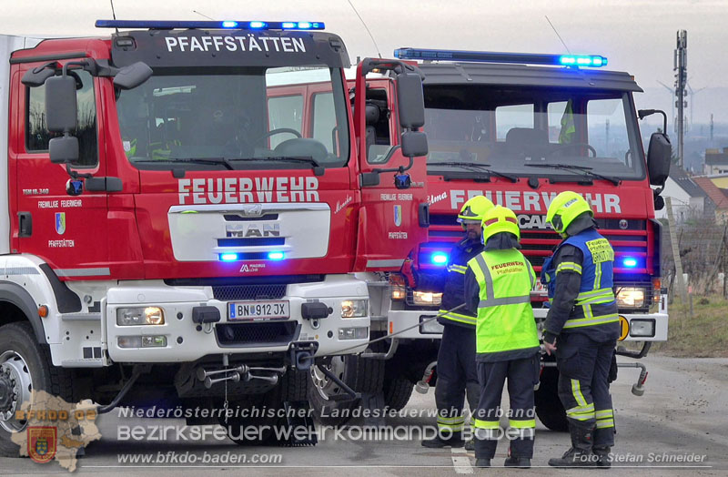 20260211_Sattelzug blockiert L4010 bei missgl�cktem Wendeman�ver in Pfaffst�tten Ein�dstra�e Foto: Stefan Schneider BFKDO BADEN