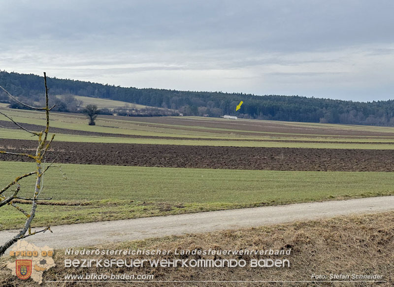 20260212_LKW samt Tandem-Anh�nger h�ngt auf Feldweg bei Grossau fest   Foto: Stefan Schneider BFKDO BADEN