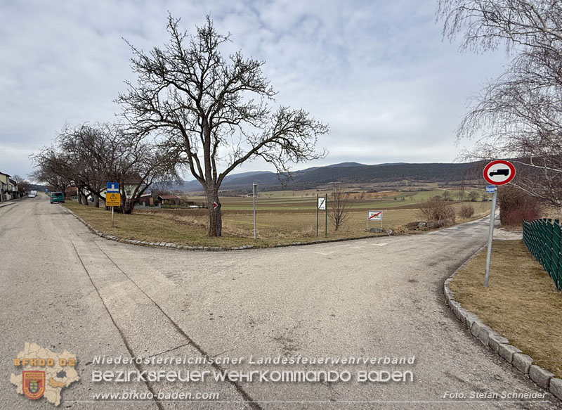 20260212_LKW samt Tandem-Anh�nger h�ngt auf Feldweg bei Grossau fest   Foto: Stefan Schneider BFKDO BADEN