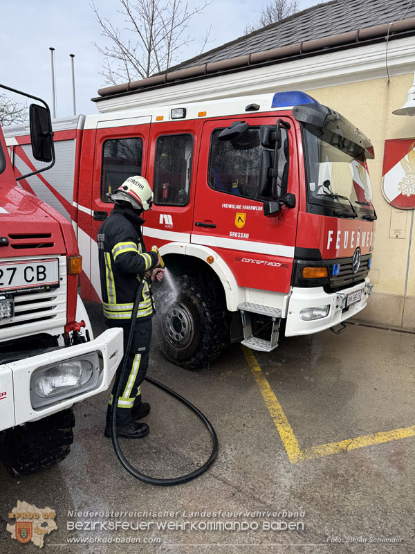 20260212_LKW samt Tandem-Anh�nger h�ngt auf Feldweg bei Grossau fest   Foto: Stefan Schneider BFKDO BADEN