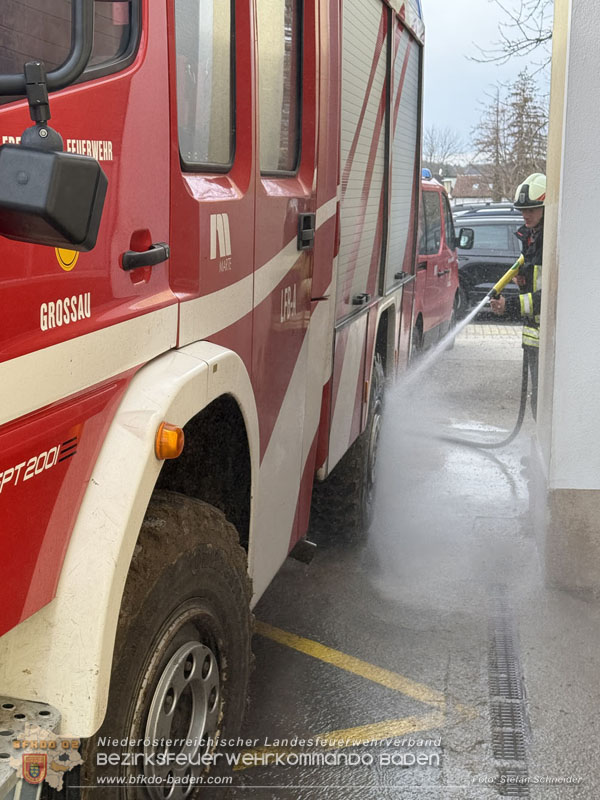 20260212_LKW samt Tandem-Anh�nger h�ngt auf Feldweg bei Grossau fest   Foto: Stefan Schneider BFKDO BADEN