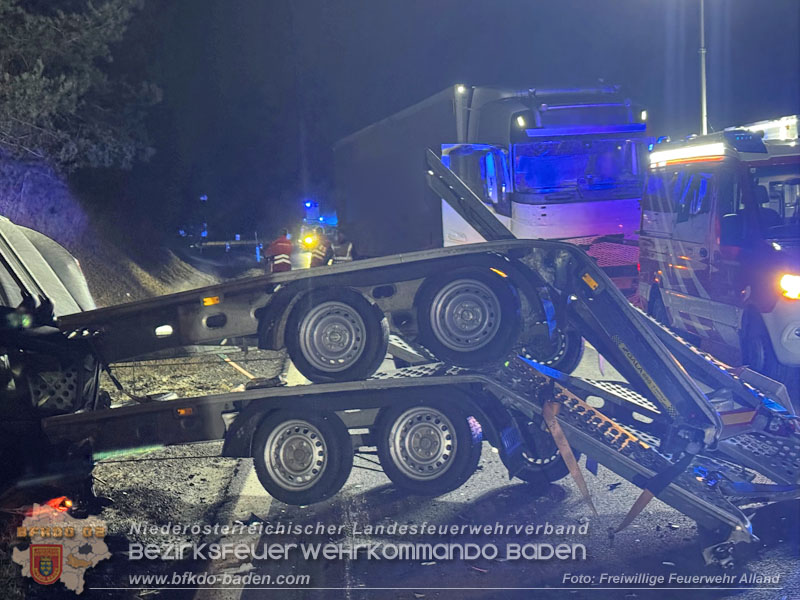 20260216_Nächtlicher Auffahrunfall auf der A21 fordert umfangreiche Bergungsarbeiten Foto: FF Alland 20260216_Nächtlicher Auffahrunfall auf der A21 fordert umfangreiche Bergungsarbeiten Foto: FF Alland