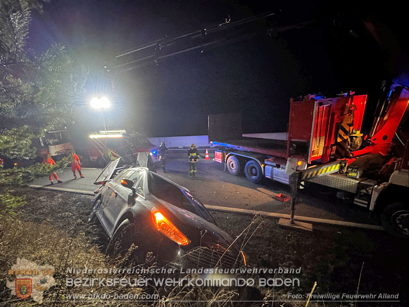 20260216_Nächtlicher Auffahrunfall auf der A21 fordert umfangreiche Bergungsarbeiten Foto: FF Alland 20260216_Nächtlicher Auffahrunfall auf der A21 fordert umfangreiche Bergungsarbeiten Foto: FF Alland