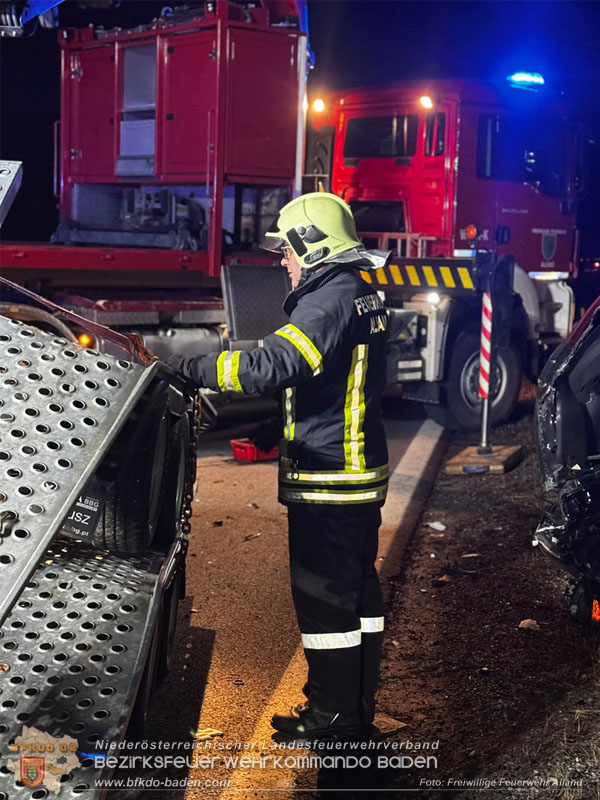 20260216_Nächtlicher Auffahrunfall auf der A21 fordert umfangreiche Bergungsarbeiten Foto: FF Alland 20260216_Nächtlicher Auffahrunfall auf der A21 fordert umfangreiche Bergungsarbeiten Foto: FF Alland