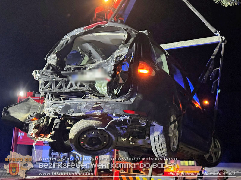 20260216_Nächtlicher Auffahrunfall auf der A21 fordert umfangreiche Bergungsarbeiten Foto: FF Alland 20260216_Nächtlicher Auffahrunfall auf der A21 fordert umfangreiche Bergungsarbeiten Foto: FF Alland