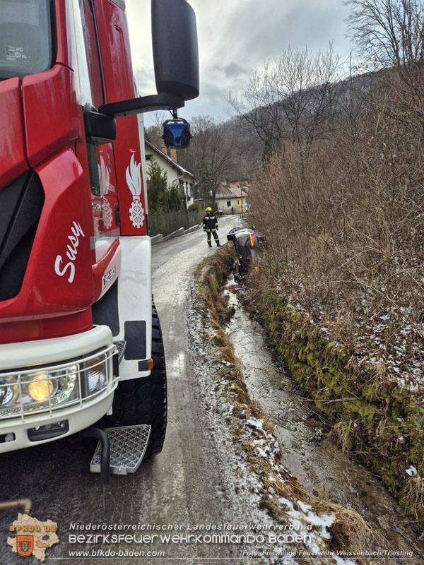 20260217_Fahrzeugbergung aus Bachverlauf in Furth/Triesting Ortsteil Eberbach  Foto: FF Weissenbach/Triesting
