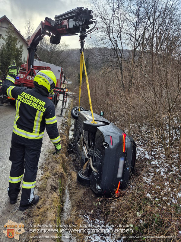 20260217_Fahrzeugbergung aus Bachverlauf in Furth/Triesting Ortsteil Eberbach  Foto: FF Weissenbach/Triesting
