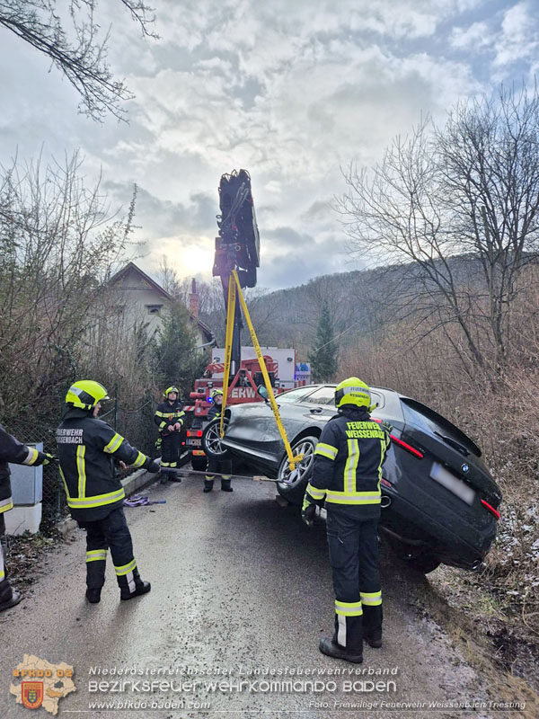 20260217_Fahrzeugbergung aus Bachverlauf in Furth/Triesting Ortsteil Eberbach  Foto: FF Weissenbach/Triesting