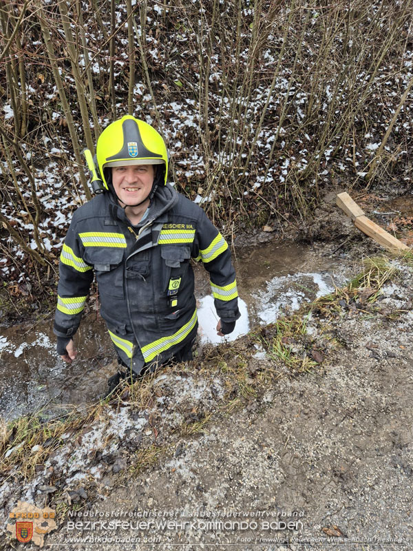 20260217_Fahrzeugbergung aus Bachverlauf in Furth/Triesting Ortsteil Eberbach Foto: FF Weissenbach/Triesting