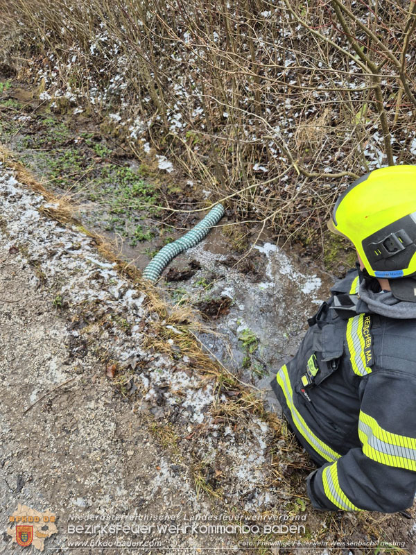 20260217_Fahrzeugbergung aus Bachverlauf in Furth/Triesting Ortsteil Eberbach Foto: FF Weissenbach/Triesting