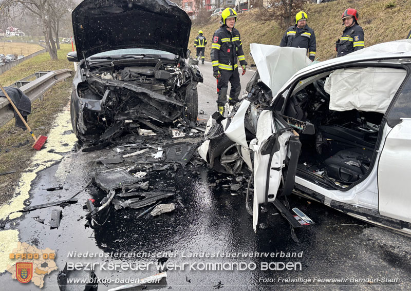 20260223_Verkehrsunfall auf der B18 Höhe Berndorf Fabrik Foto: FF Berndorf-Stadt 20260223_Verkehrsunfall auf der B18 Höhe Berndorf Fabrik Foto: FF Berndorf-Stadt