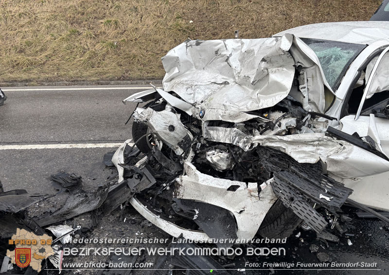 20260223_Verkehrsunfall auf der B18 Höhe Berndorf Fabrik Foto: FF Berndorf-Stadt 20260223_Verkehrsunfall auf der B18 Höhe Berndorf Fabrik Foto: FF Berndorf-Stadt
