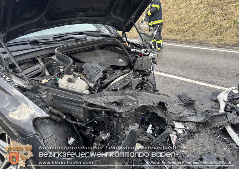 20260223_Verkehrsunfall auf der B18 Höhe Berndorf Fabrik Foto: FF Berndorf-Stadt 20260223_Verkehrsunfall auf der B18 Höhe Berndorf Fabrik Foto: FF Berndorf-Stadt