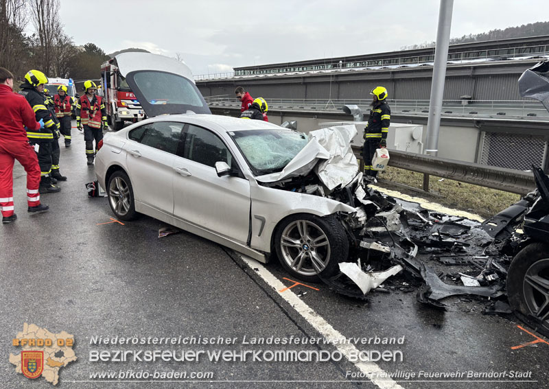 20260223_Verkehrsunfall auf der B18 Höhe Berndorf Fabrik Foto: FF Berndorf-Stadt 20260223_Verkehrsunfall auf der B18 Höhe Berndorf Fabrik Foto: FF Berndorf-Stadt
