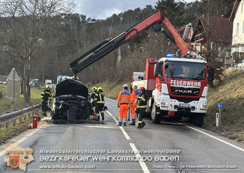 20260223_Verkehrsunfall auf der B18 Höhe Berndorf Fabrik Foto: FF Berndorf-Stadt 20260223_Verkehrsunfall auf der B18 Höhe Berndorf Fabrik Foto: FF Berndorf-Stadt