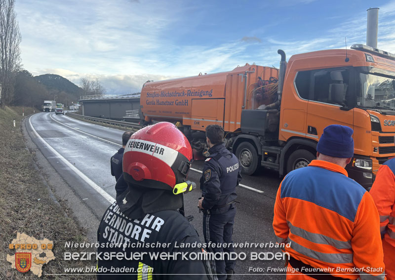 20260223_Verkehrsunfall auf der B18 H�he Berndorf Fabrik   Foto: FF Berndorf-Stadt