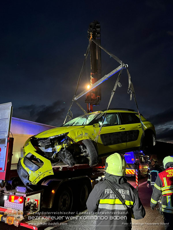 20260224_Fahrzeugüberschlag auf der A21 Foto: FF Alland 20260224_Fahrzeugüberschlag auf der A21 Foto: FF Alland