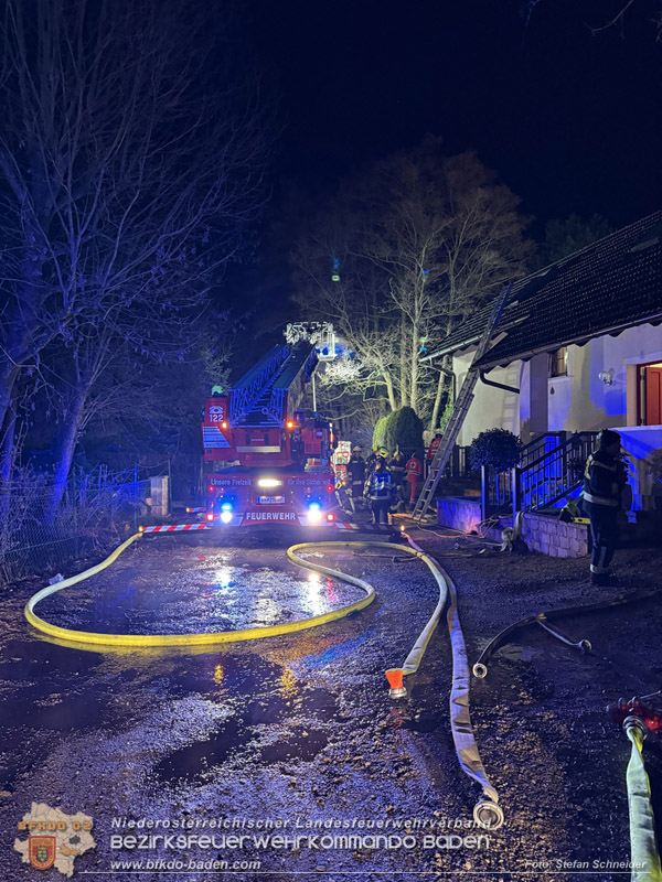 20260225_Wohnhausbrand in Siegenfeld - Familie kann sich ins Freie retten Foto: Stefan Schneider FF Baden-Stadt