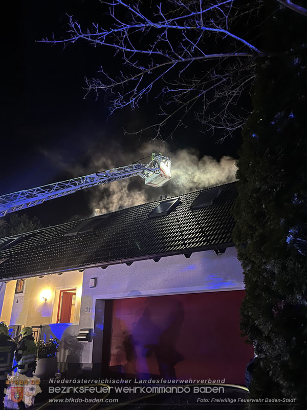 20260225_Wohnhausbrand in Siegenfeld - Familie kann sich ins Freie retten Foto: Matteo Jankowitsch FF Baden-Stadt 20260225_Wohnhausbrand in Siegenfeld - Familie kann sich ins Freie retten Foto: Matteo Jankowitsch FF Baden-Stadt