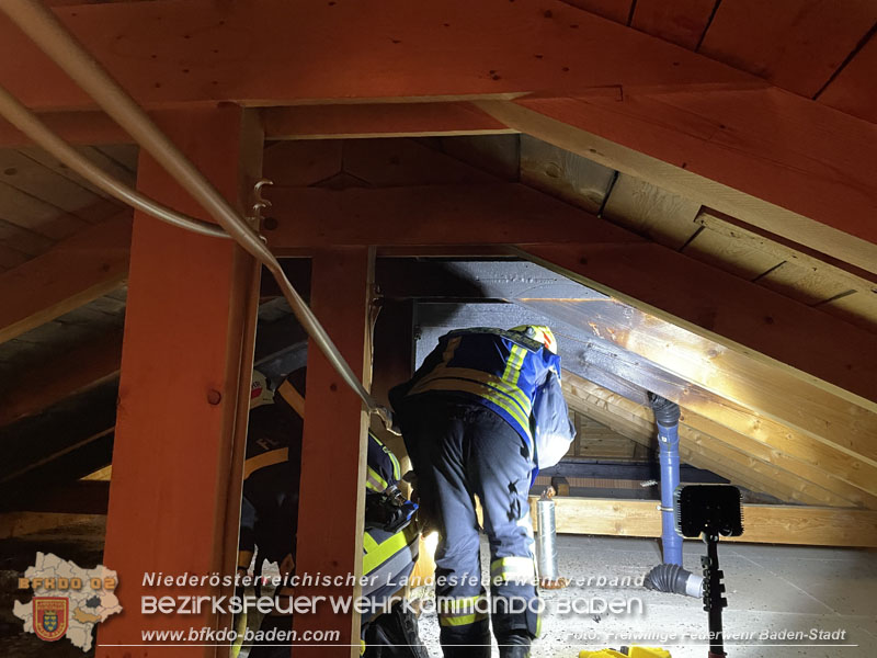 20260225_Wohnhausbrand in Siegenfeld - Familie kann sich ins Freie retten Foto: Robert Lichtenauer FF Baden-Stadt 20260225_Wohnhausbrand in Siegenfeld - Familie kann sich ins Freie retten Foto: Robert Lichtenauer FF Baden-Stadt