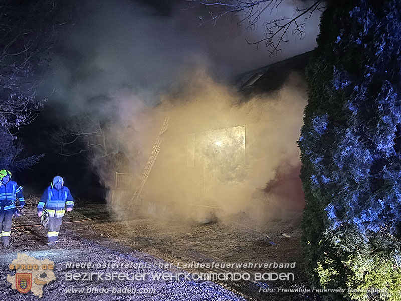 20260225_Wohnhausbrand in Siegenfeld - Familie kann sich ins Freie retten Foto: Victor van de Castell FF Baden-Stadt 20260225_Wohnhausbrand in Siegenfeld - Familie kann sich ins Freie retten Foto: Victor van de Castell FF Baden-Stadt