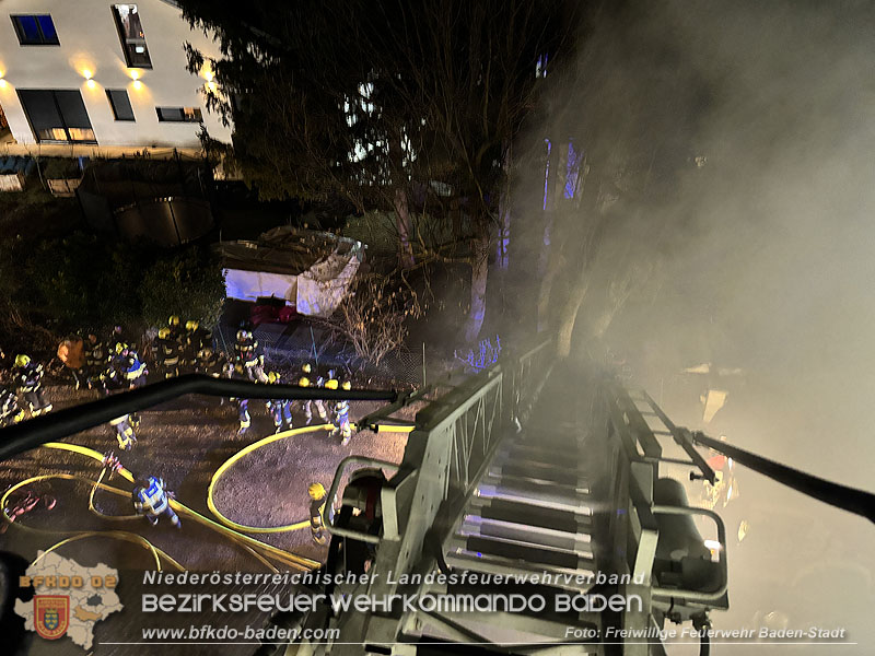 20260225_Wohnhausbrand in Siegenfeld - Familie kann sich ins Freie retten Foto: Victor van de Castell FF Baden-Stadt 20260225_Wohnhausbrand in Siegenfeld - Familie kann sich ins Freie retten Foto: Victor van de Castell FF Baden-Stadt