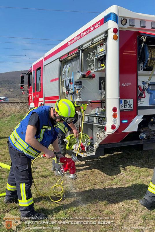 20260308_Brand neben der S�dbahnstrecke Foto: Stefan Schneider BFKDO BADEN
