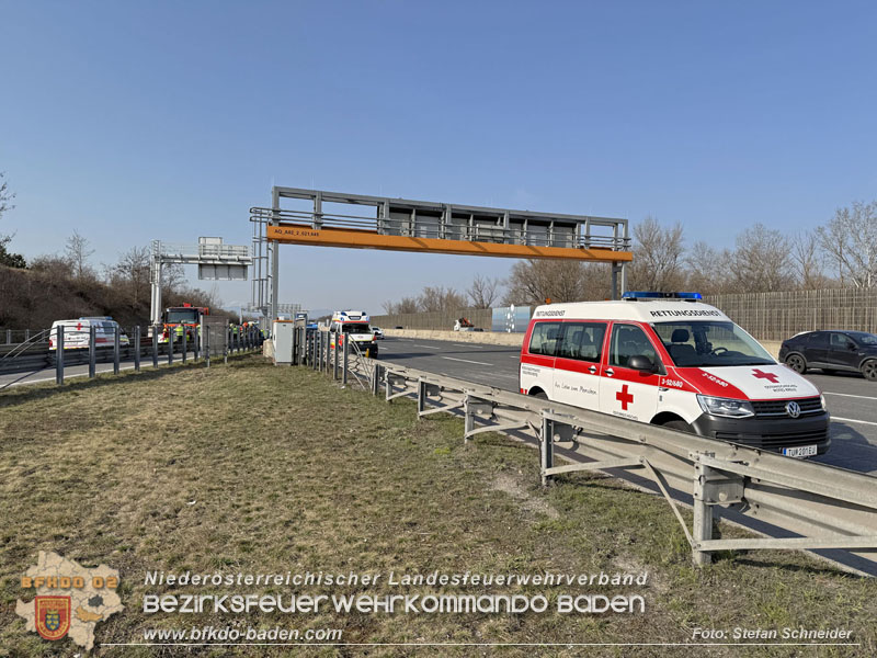 20260310_Senior verunfallt bei der Ausfahrt Baden auf der A2  Foto: Stefan Schneider BFKDO BADEN