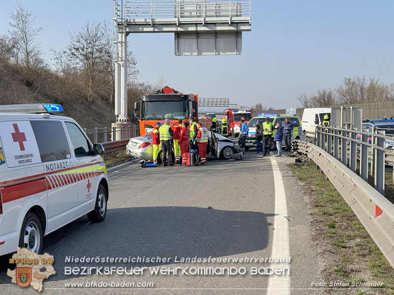 20260310_Senior verunfallt bei der Ausfahrt Baden auf der A2  Foto: Stefan Schneider BFKDO BADEN