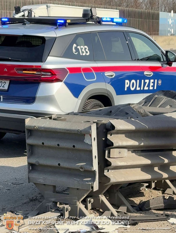 20260310_Senior verunfallt bei der Ausfahrt Baden auf der A2 Foto: Stefan Schneider BFKDO BADEN 20260310_Senior verunfallt bei der Ausfahrt Baden auf der A2 Foto: Stefan Schneider BFKDO BADEN