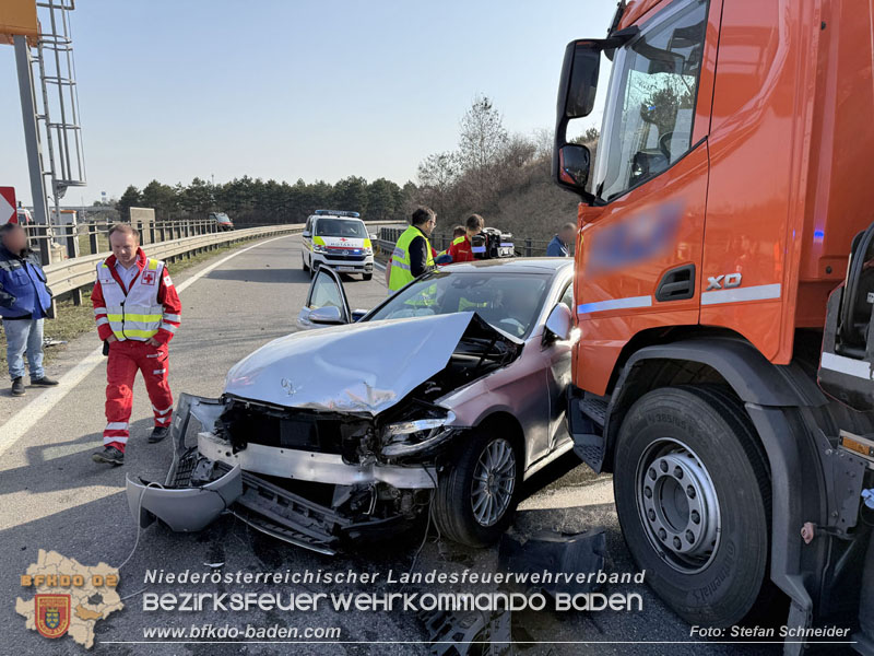 20260310_Senior verunfallt bei der Ausfahrt Baden auf der A2  Foto: Stefan Schneider BFKDO BADEN