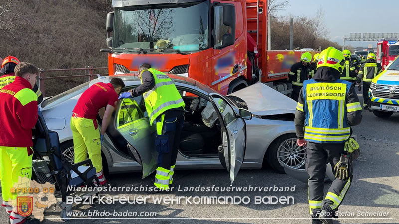20260310_Senior verunfallt bei der Ausfahrt Baden auf der A2 Foto: Stefan Schneider BFKDO BADEN 20260310_Senior verunfallt bei der Ausfahrt Baden auf der A2 Foto: Stefan Schneider BFKDO BADEN