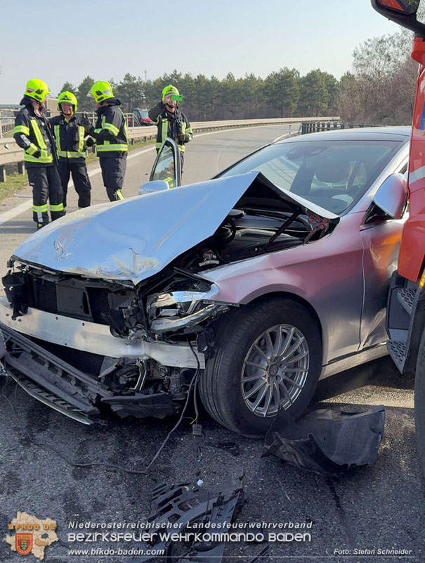 20260310_Senior verunfallt bei der Ausfahrt Baden auf der A2 Foto: Stefan Schneider BFKDO BADEN 20260310_Senior verunfallt bei der Ausfahrt Baden auf der A2 Foto: Stefan Schneider BFKDO BADEN
