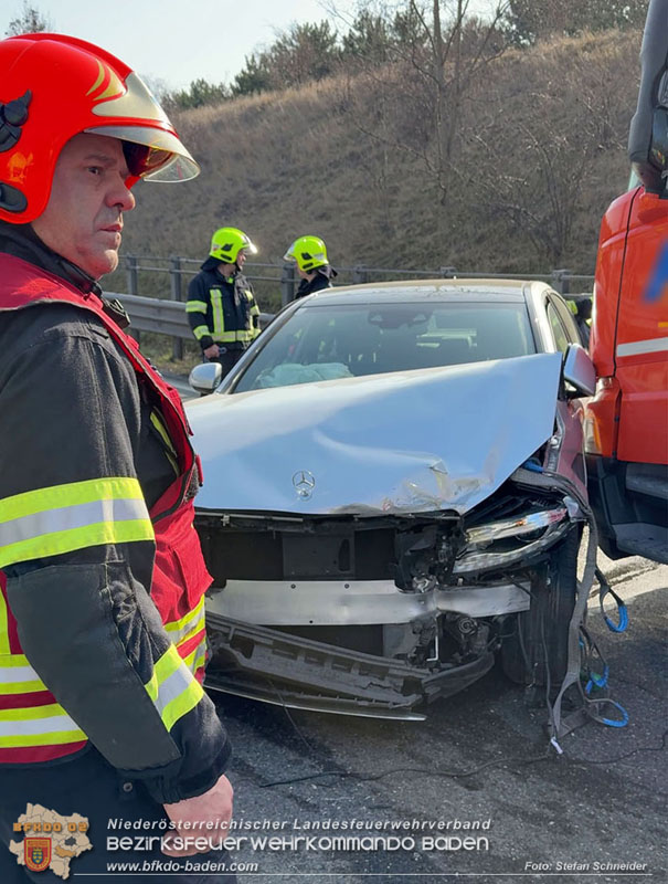 20260310_Senior verunfallt bei der Ausfahrt Baden auf der A2 Foto: Stefan Schneider BFKDO BADEN 20260310_Senior verunfallt bei der Ausfahrt Baden auf der A2 Foto: Stefan Schneider BFKDO BADEN