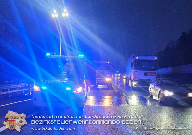 20260311_Fahrzeugbrand auf der A21 bei Alland  Foto: FF Alland