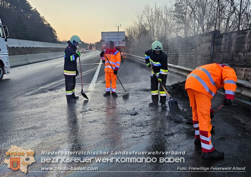 20260311_Fahrzeugbrand auf der A21 bei Alland  Foto: FF Alland