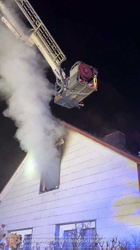 20260314_Wohnhausbrand in Traiskirchen Foto: Stefan Schneider BFKDO BADEN 20260314_Wohnhausbrand in Traiskirchen Foto: Stefan Schneider BFKDO BADEN