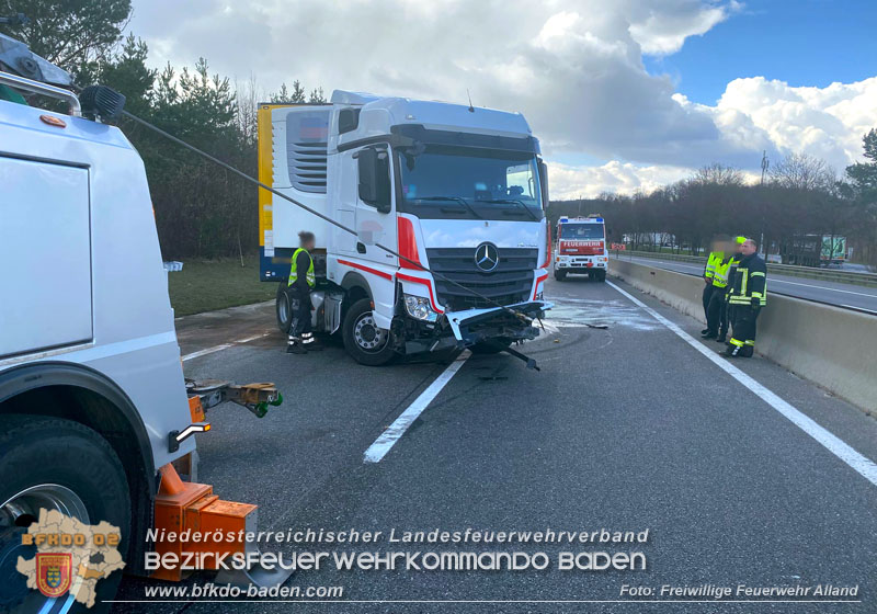 20260317_Schwerer LKW-Unfall auf der A21 fordert Autobahn Teilsperre bei Heiligenkreuz  Foto: FF Alland