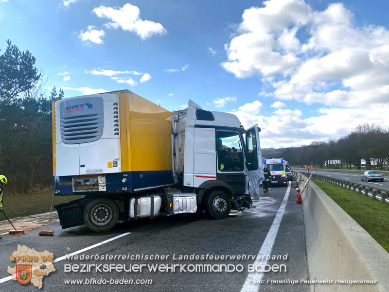 20260317_Schwerer LKW-Unfall auf der A21 fordert Autobahn Teilsperre bei Heiligenkreuz  Foto: FF Heiligenkreuz