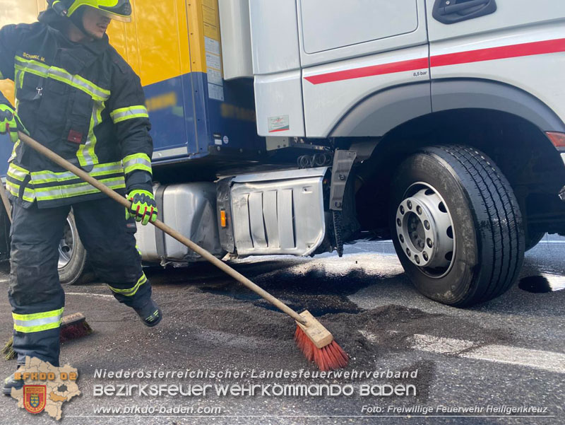 20260317_Schwerer LKW-Unfall auf der A21 fordert Autobahn Teilsperre bei Heiligenkreuz  Foto: FF Heiligenkreuz