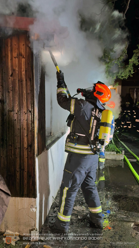 20260321_Gartenhaus geht in Flammen auf in Tribuswinkel Foto: Stefan Schneider BFKDO BADEN