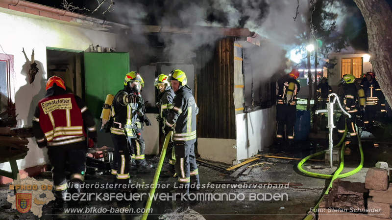 20260321_Gartenhaus geht in Flammen auf in Tribuswinkel Foto: Stefan Schneider BFKDO BADEN