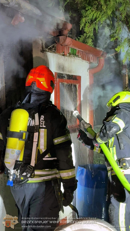 20260321_Gartenhaus geht in Flammen auf in Tribuswinkel Foto: Stefan Schneider BFKDO BADEN