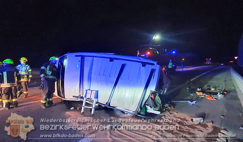 20260329_Schwerer Verkehrsunfall auf der A2 bei der Auffahrt Baden RFB Süd Foto: FF Baden-Leesdorf 20260329_Schwerer Verkehrsunfall auf der A2 bei der Auffahrt Baden RFB Süd Foto: FF Baden-Leesdorf