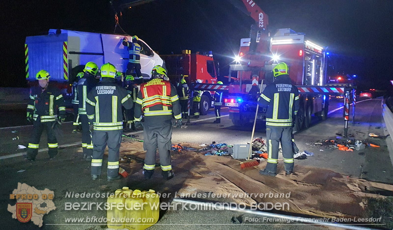 20260329_Schwerer Verkehrsunfall auf der A2 bei der Auffahrt Baden RFB S�d  Foto: FF Baden-Leesdorf