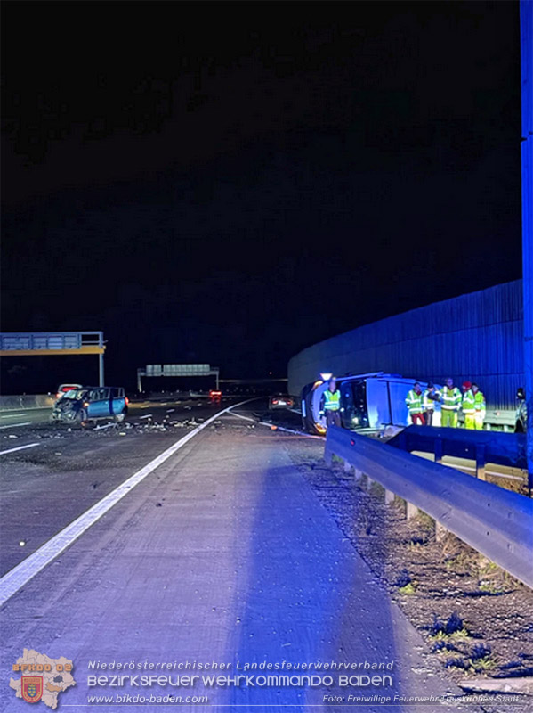 20260329_Schwerer Verkehrsunfall auf der A2 bei der Auffahrt Baden RFB S�d Foto: FF Traiskirchen-Stadt